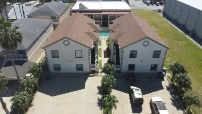 * 2nd Floor * Sleeps 8 * Pool *Walkable Location - image 71 of 74