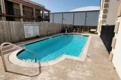 * 2nd Floor * Sleeps 8 * Pool *Walkable Location - image 57 of 74