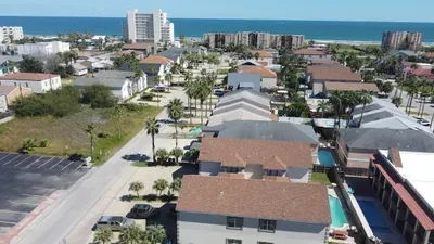 * 2nd Floor * Sleeps 8 * Pool *Walkable Location - image 69 of 74