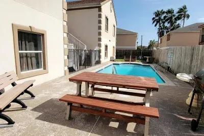 * 2nd Floor * Sleeps 8 * Pool *Walkable Location - image 64 of 74