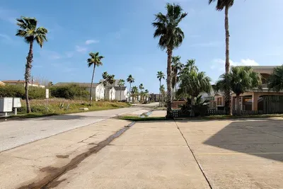 * 2nd Floor * Sleeps 8 * Pool *Walkable Location - image 54 of 74
