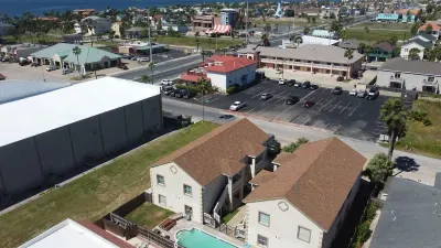 * 2nd Floor * Sleeps 8 * Pool *Walkable Location - image 73 of 74