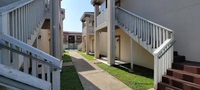 * 2nd Floor * Sleeps 8 * Pool *Walkable Location - image 23 of 74