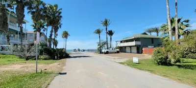 * Bay View Great Deck *2 levels & 3 bedr * Pool - image 15 of 108