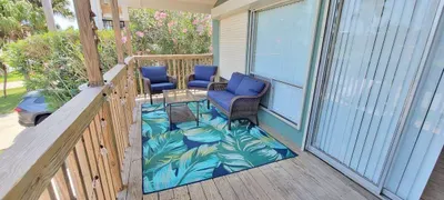 Coastal Two‑Story Retreat
Two‑Story Coastal Home | Spacious Balcony, Covered Patio & Easy Parking | Relaxed Island Setting Close to Beach, Dining & Local Attractions