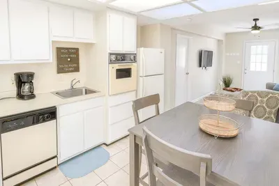 Bright Coastal Kitchen + Cozy Living | Walk to Beach
Enjoy this stylish South Padre Island retreat featuring a bright kitchen, comfy living area, and beachy vibes. Includes full appliances, dining, smart TV, and natural light.