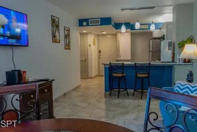 Luxury 1 bedroom " Walk to Beach " Pool - image 39 of 62