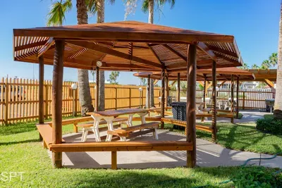 Luxury 1 bedroom " Walk to Beach " Pool - image 55 of 62