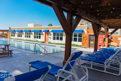 Luxury 1 bedroom " Walk to Beach " Pool - image 50 of 62