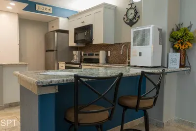 Luxury 1 bedroom " Walk to Beach " Pool - image 28 of 62