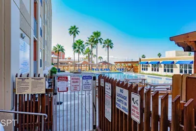 Luxury 1 bedroom " Walk to Beach " Pool - image 62 of 62