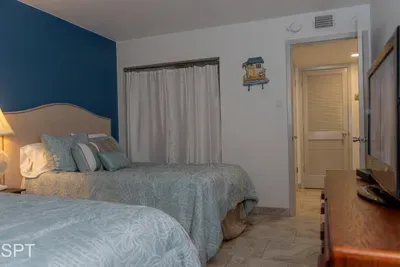 Luxury 1 bedroom " Walk to Beach " Pool - image 45 of 62