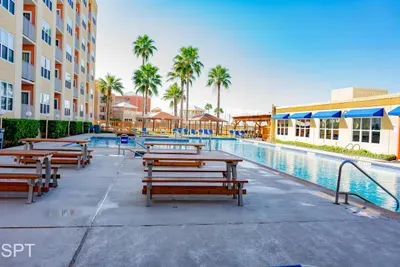 Luxury 1 bedroom " Walk to Beach " Pool - image 51 of 62