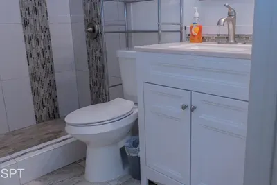 Luxury 1 bedroom " Walk to Beach " Pool - image 32 of 62