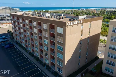 Luxury 1 bedroom " Walk to Beach " Pool - image 14 of 62