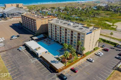 Luxury 1 bedroom " Walk to Beach " Pool - image 18 of 62