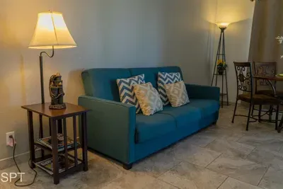 Luxury 1 bedroom " Walk to Beach " Pool - image 29 of 62