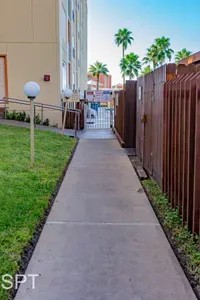 Luxury 1 bedroom " Walk to Beach " Pool - image 37 of 62