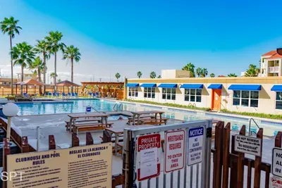 Luxury 1 bedroom " Walk to Beach " Pool - image 61 of 62