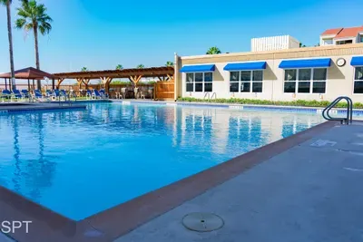 Luxury 1 bedroom " Walk to Beach " Pool - image 54 of 62