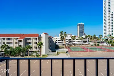 Luxury 1 bedroom " Walk to Beach " Pool - image 41 of 62