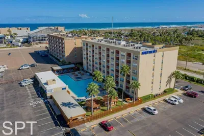 Relax at this well‑maintained coastal property featuring a resort‑style pool, palm‑lined seating areas, and convenient access to local attractions. A comfortable, refreshing setting perfect for enjoying warm days and breezy evenings.