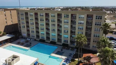 2BR · Private Beach Access · Pool & Heated Hot Tub - image 84 of 120