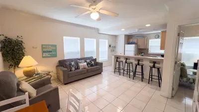EZ Access 1st Floor " 5 mins to Beach " Pool - image 14 of 69