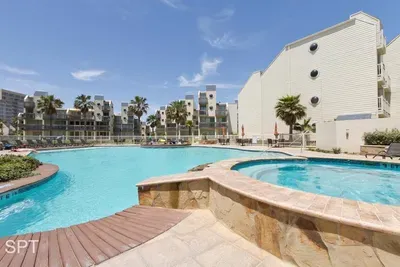 Poolside " Family Perfect " On Beach " 1st Floor - image 23 of 77