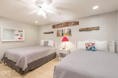 A calm, beach‑inspired retreat where soft tones, easy comfort and simple coastal touches create a space that feels instantly relaxing. This room brings an inviting, unhurried energy that makes settling in feel natural and effortlessly peaceful.