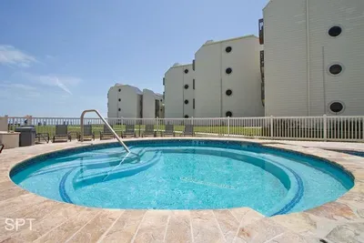 Poolside " Family Perfect " On Beach " 1st Floor - image 40 of 77