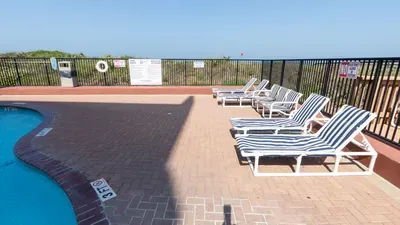 Direct Beachfront Condo-Jacuzzi-Elevator-SPI - image 102 of 156