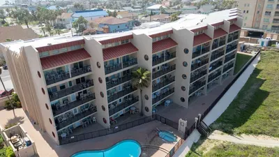 Direct Beachfront Condo-Jacuzzi-Elevator-SPI - image 149 of 156