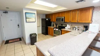 Direct Beachfront Condo-Jacuzzi-Elevator-SPI - image 25 of 156