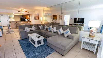 Direct Beachfront Condo-Jacuzzi-Elevator-SPI - image 55 of 156
