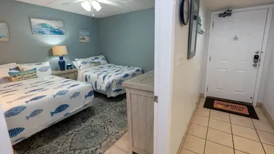 Direct Beachfront Condo-Jacuzzi-Elevator-SPI - image 75 of 156