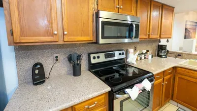Direct Beachfront Condo-Jacuzzi-Elevator-SPI - image 30 of 156