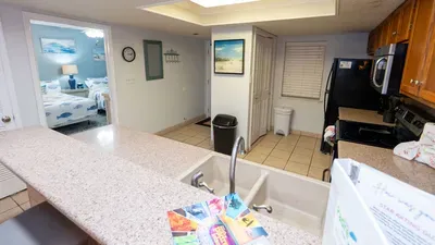 Direct Beachfront Condo-Jacuzzi-Elevator-SPI - image 27 of 156