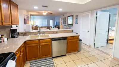 Direct Beachfront Condo-Jacuzzi-Elevator-SPI - image 28 of 156