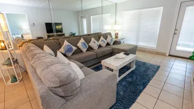Direct Beachfront Condo-Jacuzzi-Elevator-SPI - image 51 of 156