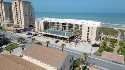 Direct Beachfront Condo-Jacuzzi-Elevator-SPI - image 123 of 156