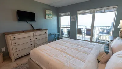 Direct Beachfront Condo-Jacuzzi-Elevator-SPI - image 66 of 156