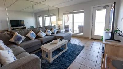 Direct Beachfront Condo-Jacuzzi-Elevator-SPI - image 58 of 156