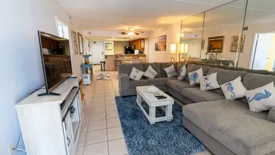 Direct Beachfront Condo-Jacuzzi-Elevator-SPI - image 53 of 156