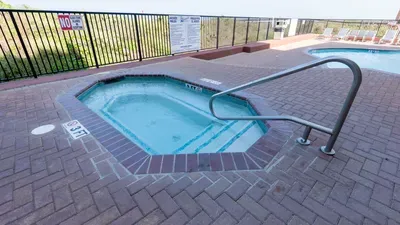 Direct Beachfront Condo-Jacuzzi-Elevator-SPI - image 106 of 156