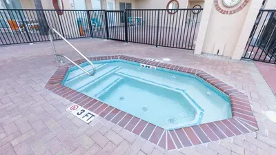 Direct Beachfront Condo-Jacuzzi-Elevator-SPI - image 100 of 156
