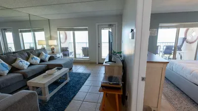 Direct Beachfront Condo-Jacuzzi-Elevator-SPI - image 57 of 156