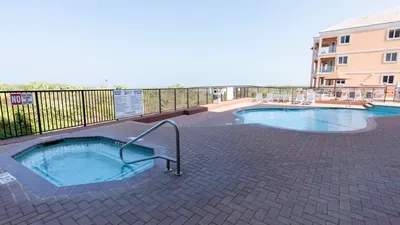 Direct Beachfront Condo-Jacuzzi-Elevator-SPI - image 103 of 156