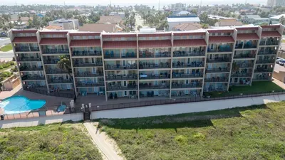 Direct Beachfront Condo-Jacuzzi-Elevator-SPI - image 154 of 156