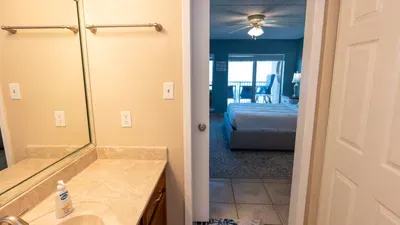 Direct Beachfront Condo-Jacuzzi-Elevator-SPI - image 73 of 156